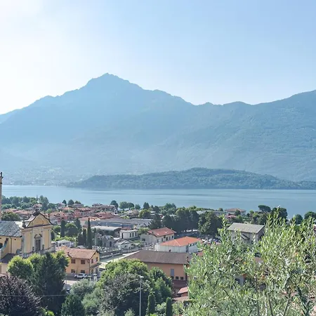 Appartement Guesthost - Roomy Flat In With Small Balcony Domaso