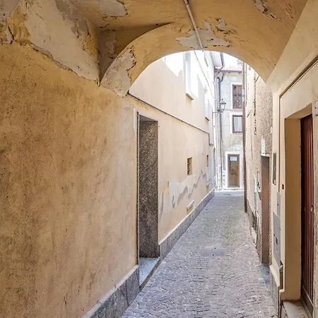 Roomy In With Small Balcony! Апартаменты *