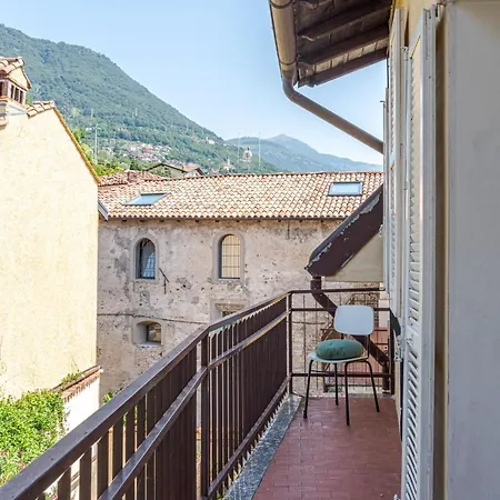 Roomy In With Small Balcony! Apartment