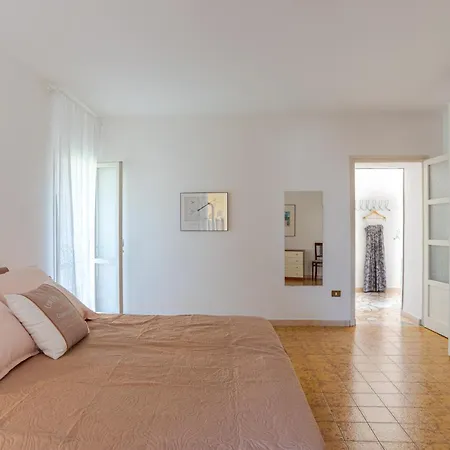 Roomy In With Small Balcony! *