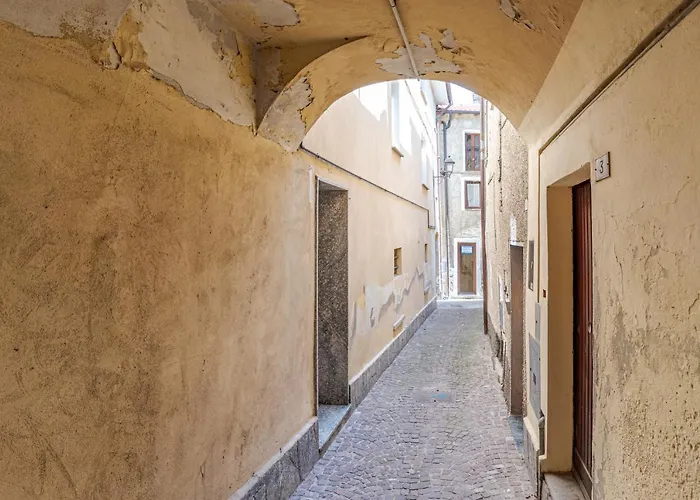 Guesthost - Roomy Flat In With Small Balcony Apartmán *