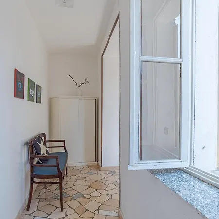 公寓 Guesthost - Roomy Flat In With Small Balcony *