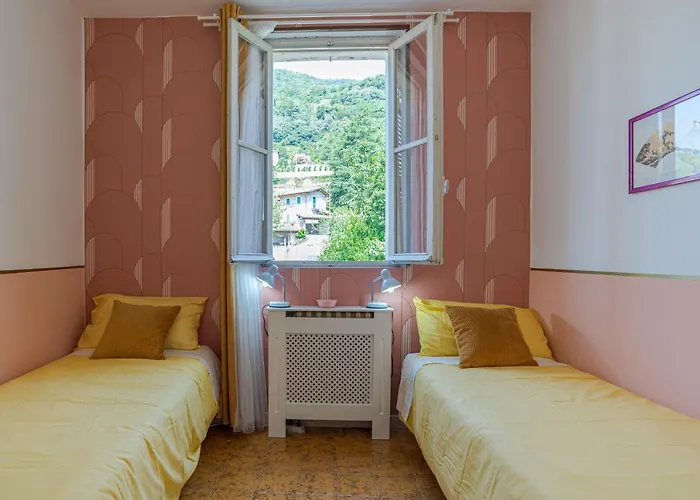 Apartman Guesthost - Roomy Flat In With Small Balcony Domaso